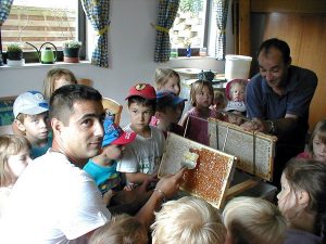Read more about the article Ausflug zur Imkerei