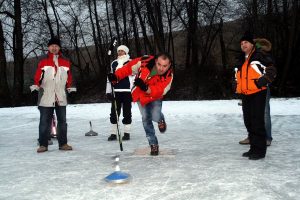 Mehr über den Artikel erfahren Lustiger Nachmittag am Eislaufplatz