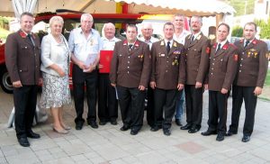 Mehr über den Artikel erfahren Feuerwehrfest 2012 mit Autosegnung