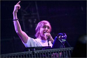 Mehr über den Artikel erfahren Jugend mit Bürgermeister bei David Guetta
