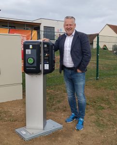 Mehr über den Artikel erfahren E-Ladesäule im Ortszentrum von Inzenhof
